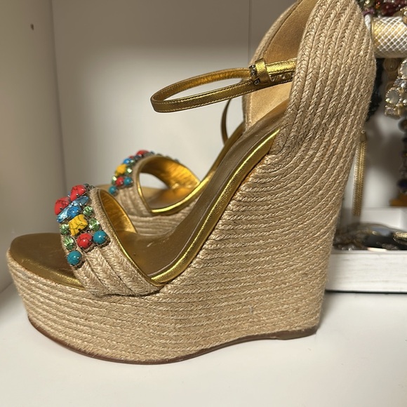 Gucci wedges. Size 37 1/2. Only worn once. - Picture 4 of 10